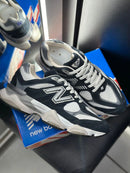 Tênis New Balance 9060 - Azul Marinho/Branco