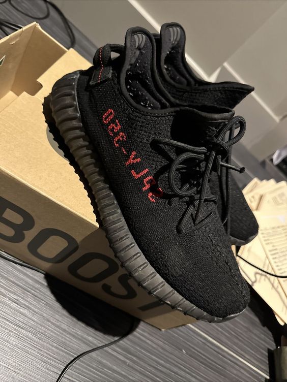 Tênis Adidas Yeezy Boost 350 V2 'Bred'