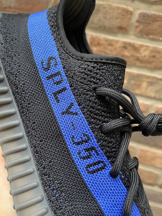 Tênis Adidas Yeezy Boost 350 V2 'Dazzling Blue'