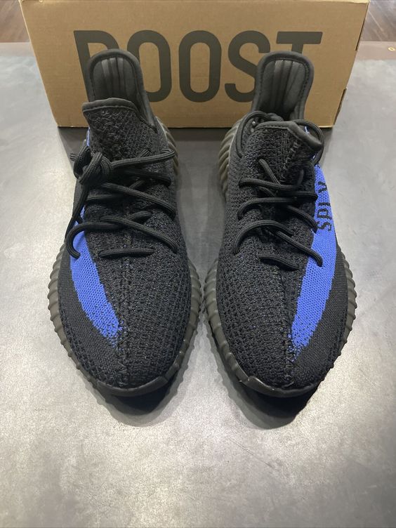 Tênis Adidas Yeezy Boost 350 V2 'Dazzling Blue'