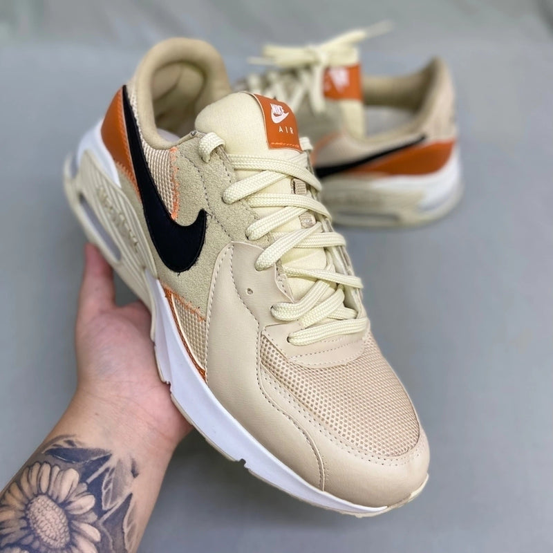 Tênis Nike Air Max Excee - Bege/Laranja/Preto