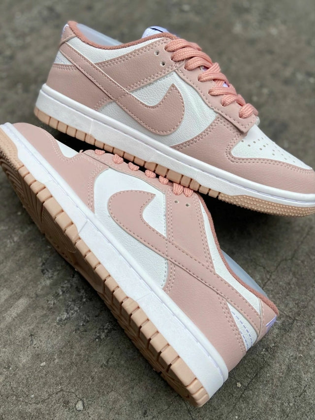 Tênis Nike Dunk Low - Branco e Rosa