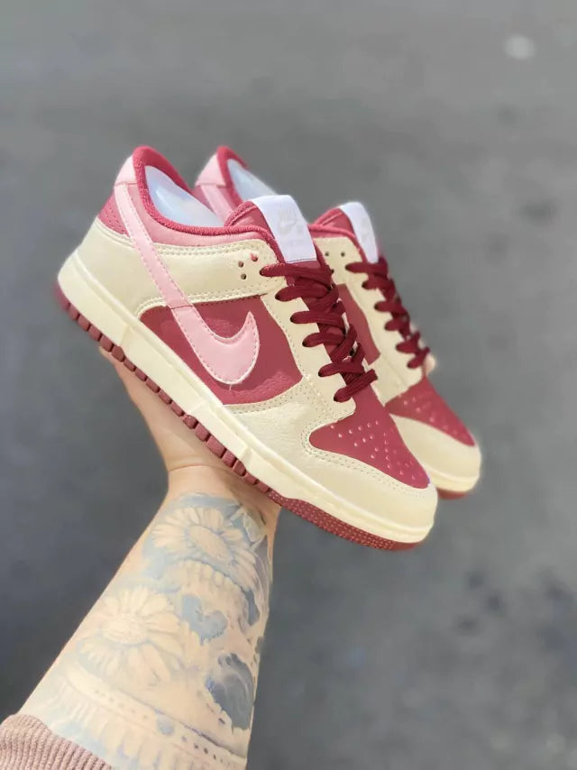 Tênis Nike Dunk Low - Vinho e Rosa