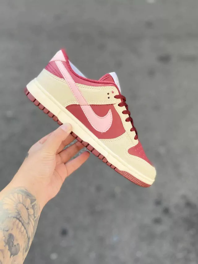 Tênis Nike Dunk Low - Vinho e Rosa