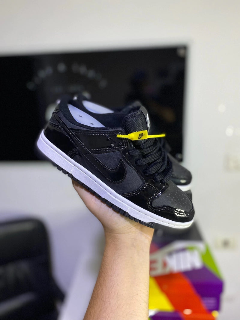 Tênis Nike Dunk SB - Preto e Branco Envernizado