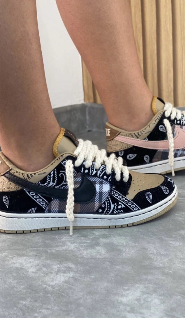 Tênis Nike Dunk Low - Travis Scott