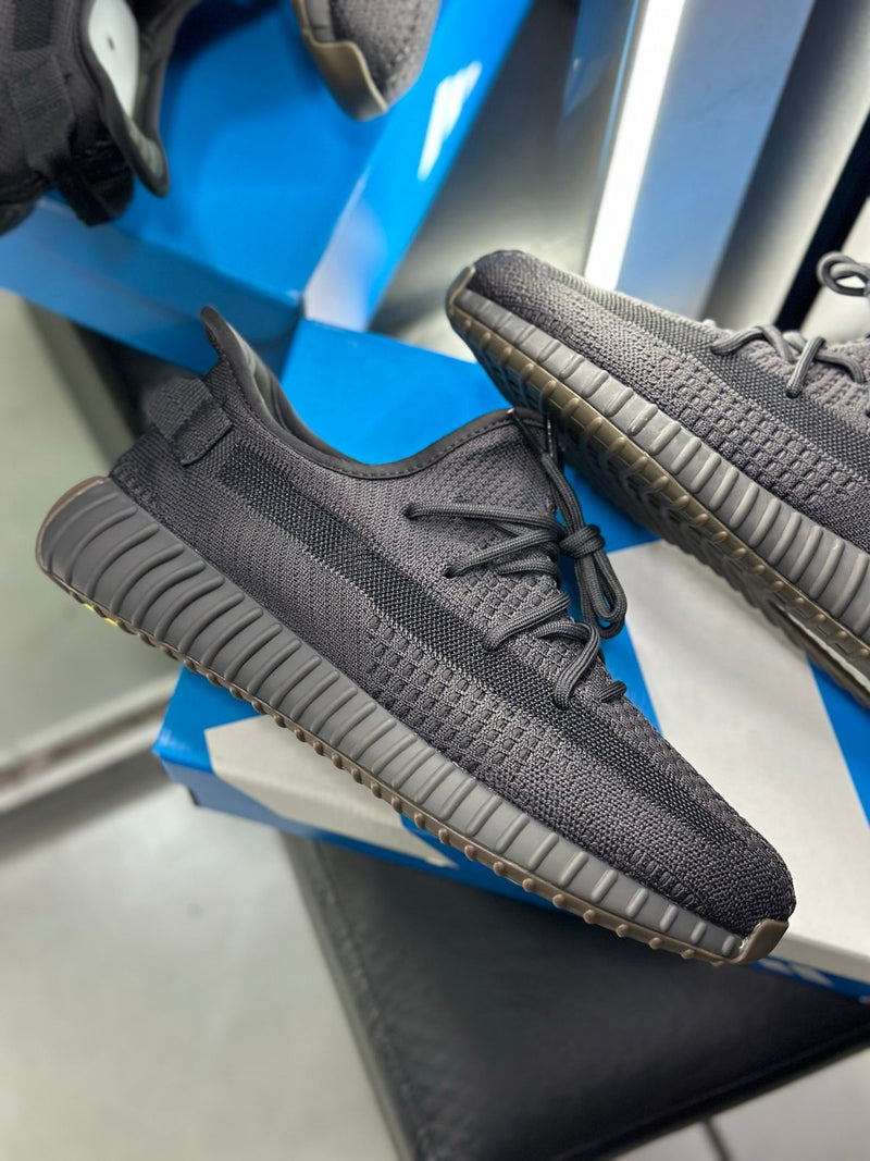 Tênis Adidas Yeezy Boost 350 V2 'Cinder'