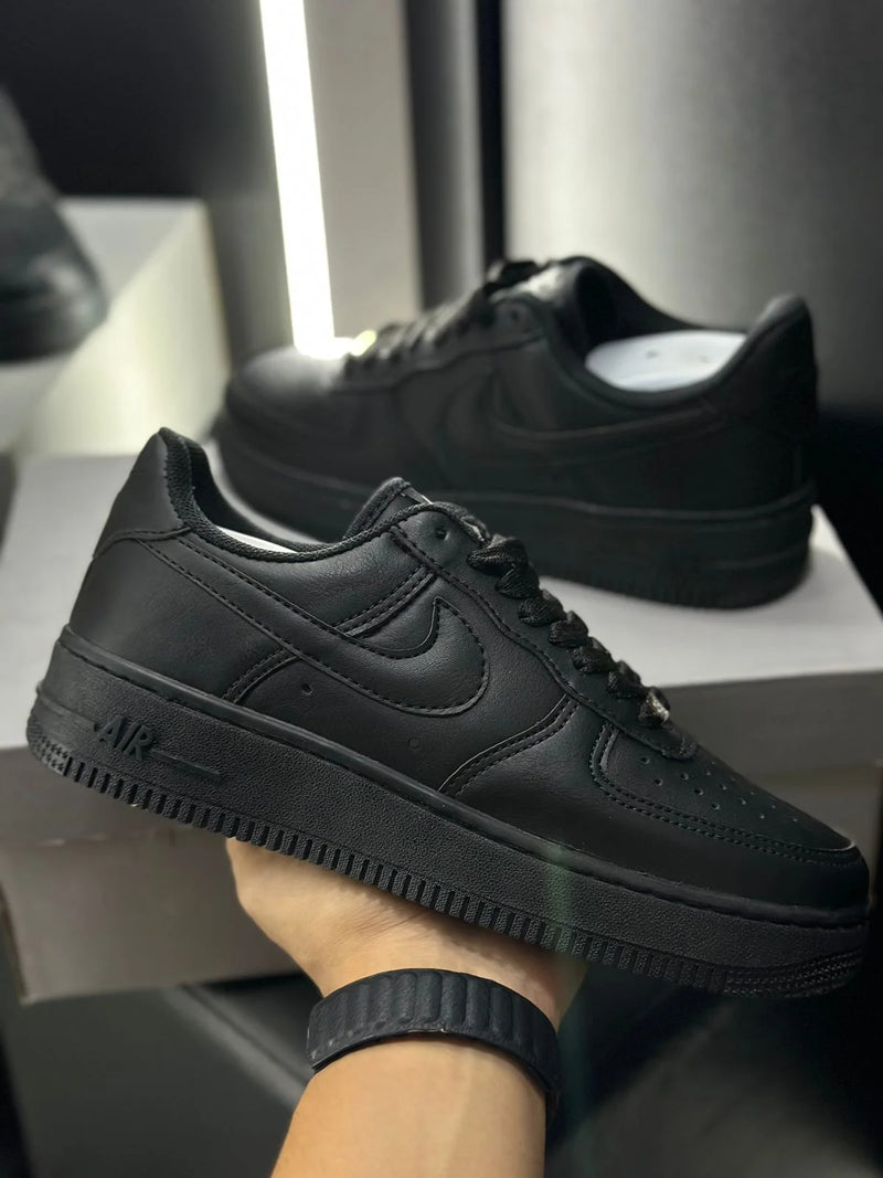 Tênis Nike Air Force One - Preto