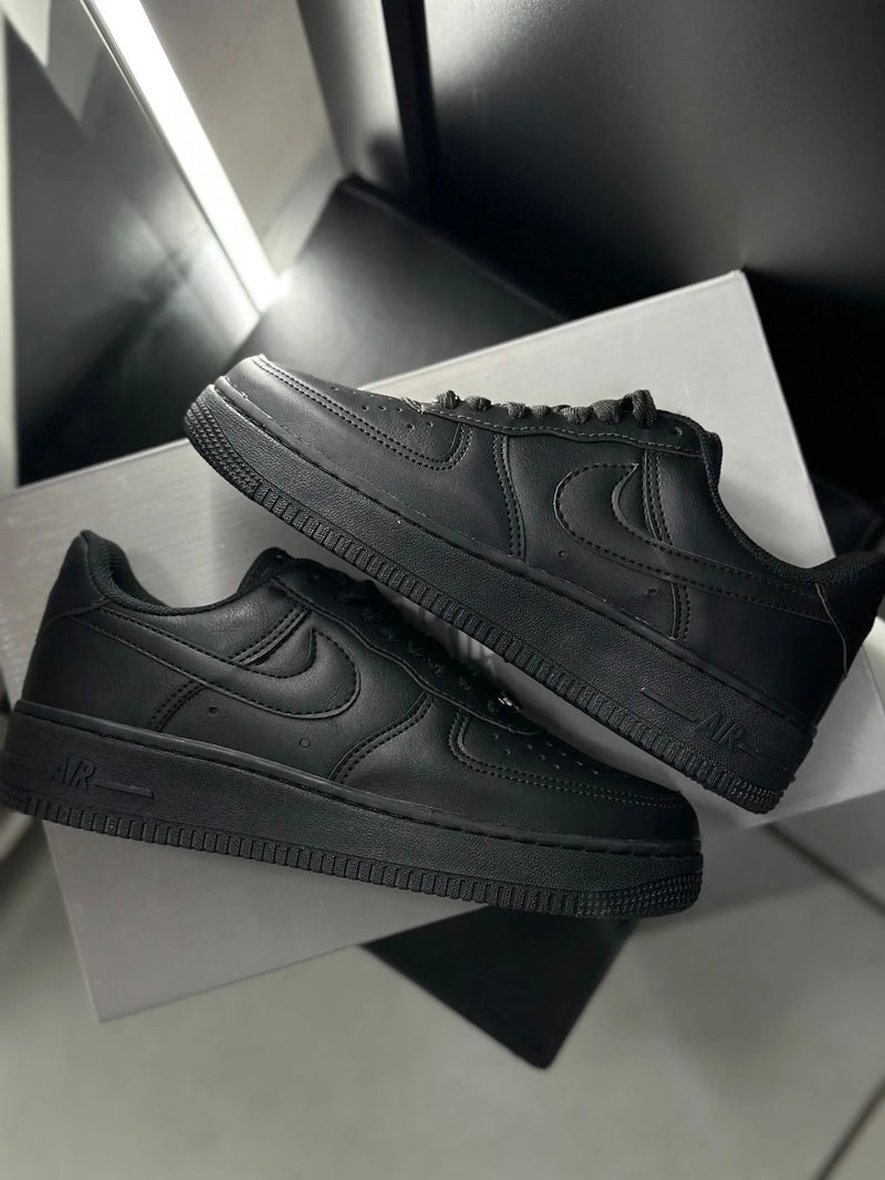 Tênis Nike Air Force One - Preto