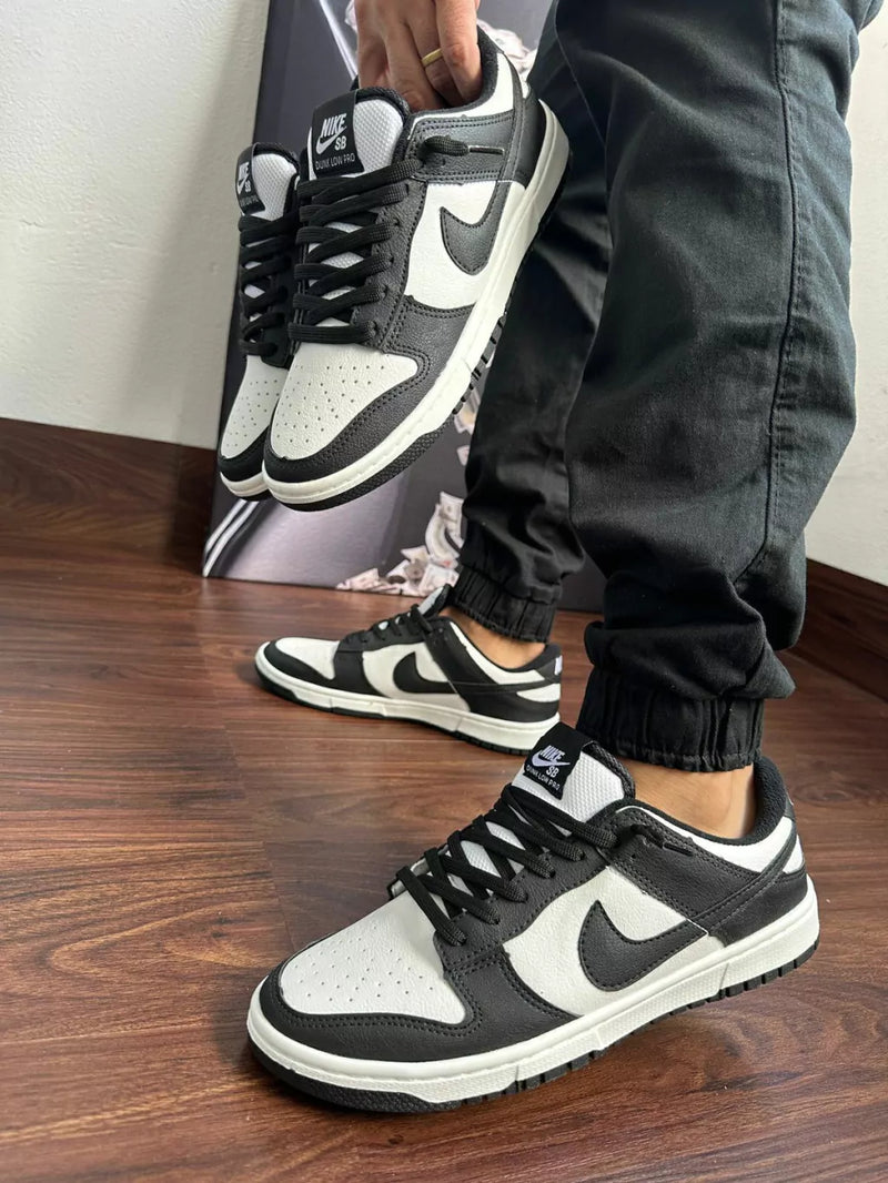 Tênis Nike Dunk SB - Branco e Preto