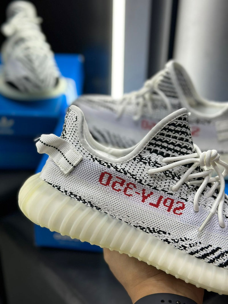 Tênis Adidas Yeezy Boost 350 V2 'Zebra'