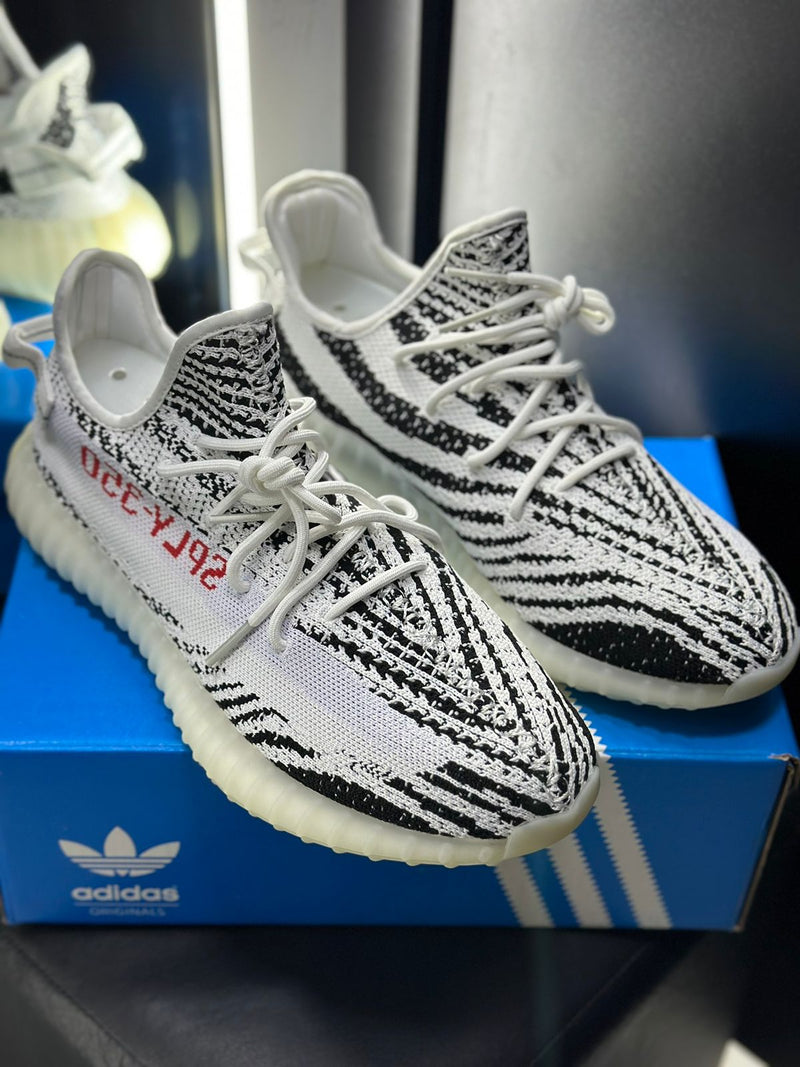 Tênis Adidas Yeezy Boost 350 V2 'Zebra'